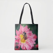 Hummelbiene auf rosa Daisy-Blume Tasche (Vorderseite)
