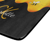 Hummelhonig tropfend schwarzes Monogramm Schneidebrett (Ecke)