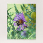 Hummeln am Lila Daisy Puzzle (Vertikal)