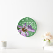 Hummeln auf der Blume des Kosmos Runde Wanduhr (Zuhause)