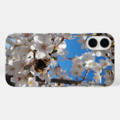 Hummeln auf der Blüte der Wildkirsche Case-Mate iPhone Hülle (Rückseite (Horizontal))