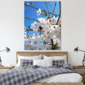 Hummeln auf der Blüte der Wildkirsche Leinwanddruck (Insitu (Schlafzimmer))