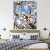 Hummeln auf der Blüte der Wildkirsche Leinwanddruck (Insitu (Schlafzimmer))