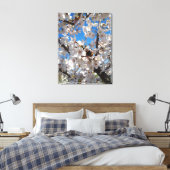 Hummeln auf der Blüte der Wildkirsche Leinwanddruck (Insitu (Schlafzimmer))
