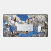 Hummeln auf der Blüte der Wildkirsche Schreibtischunterlage (Tastatur & Maus)