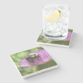 Hummeln auf der Spitze Steinuntersetzer (Seitenansicht)