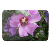 Hummeln auf Hibiskus Blume Badematte (Vorderseite)