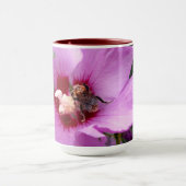 Hummeln auf Hibiskus Blume Tasse (Zentrum)