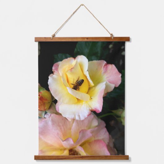 Hummeln auf Hibiskus Blume Wandteppich Mit Holzrahmen (Vorderseite 2)