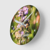 Hummeln auf Lila Blume Personalisiert Runde Wanduhr (Winkel)