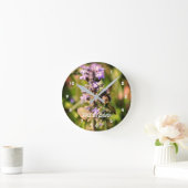 Hummeln auf Lila Blume Personalisiert Runde Wanduhr (Zuhause)