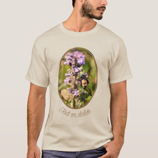 Hummeln auf Lila Blume Personalisiert T-Shirt (Vorderseite)