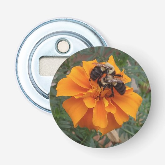 Hummeln auf Ringelblume Flaschenöffner (Vorderseite)