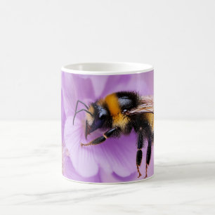 Hummeln auf rosa Blume Tasse