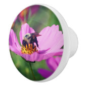 Hummeln auf rosa Kosmos-Blume Keramikknauf (Rechts)