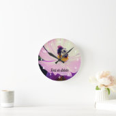 Hummeln auf rosa Kosmos Blume Personalisiert Runde Wanduhr (Zuhause)
