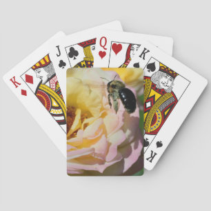 Hummeln auf rosa Rosennatur Spielkarten