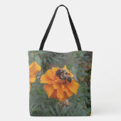 Hummeln auf Tagetes-Blüte Tasche (Rückseite)