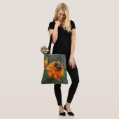 Hummeln auf Tagetes-Blüte Tasche (Am Model)