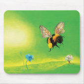 Hummeln, die über die Wiese fliegen Mousepad (Vorne)