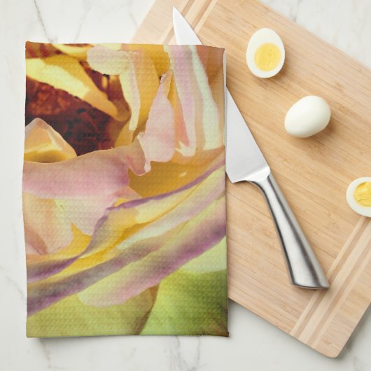 Hummeln fliegt in rosa Rose Nah hoch Geschirrtuch (Viertel Falte)