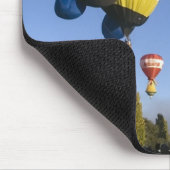 Hummeln Heißluftballons Mauskissen. Mousepad (Ecke)