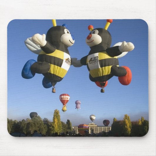Hummeln Heißluftballons Mauskissen. Mousepad (Vorne)
