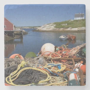 Hummertöpfe, Bojen und Seile am Dock Steinuntersetzer