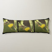 Hummingbird auf dem Gelben Kakteen Blossom Triptyc Seitenschläferkissen (Vorderseite)