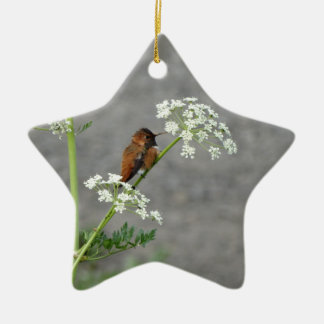 Hummingbird auf Königin Anns Spitzen-Blume Keramik Ornament