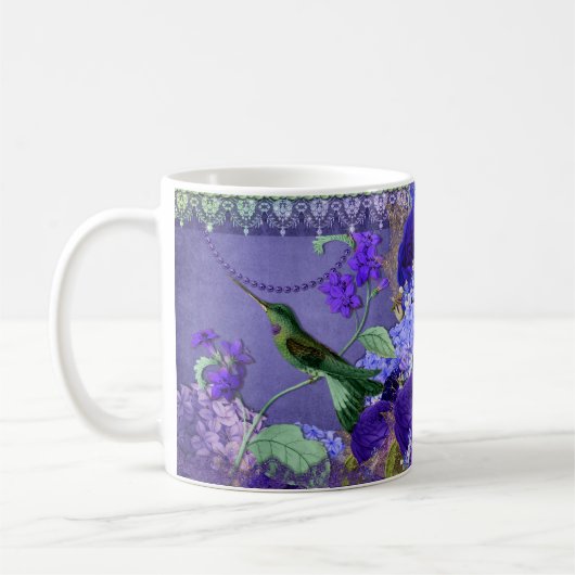Hummingbird auf lila Kristall und Spitzen mit Kaffeetasse (Links)