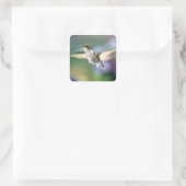 Hummingbird Flying Quadratischer Aufkleber (Tasche)
