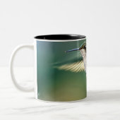 Hummingbird Flying Zweifarbige Tasse (Links)
