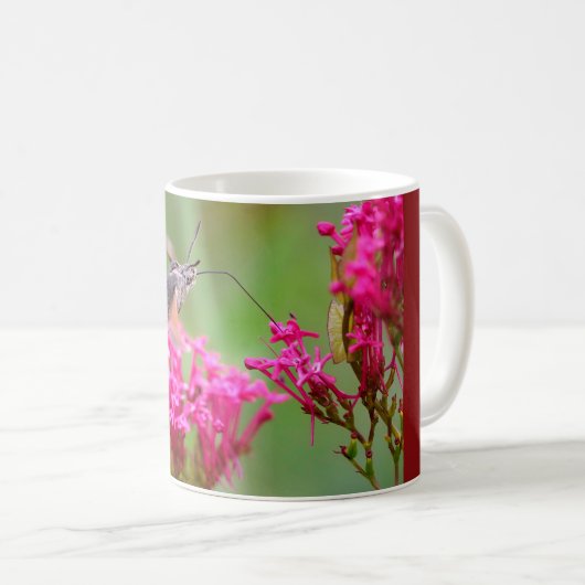 Hummingbird Hawk-Moth-Schmetterling im Flug Kaffeetasse (VorderseiteRechts)