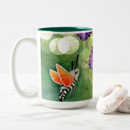Hummingbird Hawk Moth und Lilacs Zweifarbige Tasse