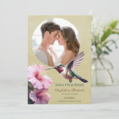 Hummingbird & Hibiskus Foto Save the Date Gelb Ankündigung (Stehend Vorderseite)