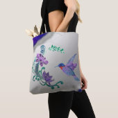 Hummingbird mit Blume im Geode-Hintergrund Tasche (Von Nahem)