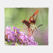 Hummingbird Moth on Butterfly Bush Fleecedecke (Vorderseite (Horizontal))