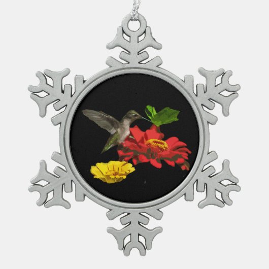 Hummingbird und Zinnias Schneeflocken Zinn-Ornament (Vorderseite)