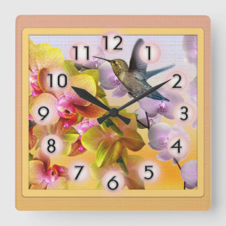 Hummingvogel mit Lila Lilacen und gelben Orchideen Quadratische Wanduhr