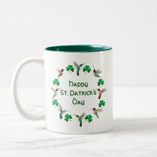 Hummingvögel und Kleeblätter Happy St. Patrick's D Zweifarbige Tasse