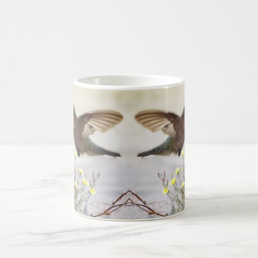 Hummingvogel und Wildblumen Digitale Kunst Kaffeetasse (Mittel)