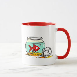 Humor: Ein Goldfisch in seinem Glas. Tasse