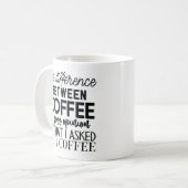 Humorales Kaffeekonzept, das die Meinungen hervorh Kaffeetasse (Vorderseite Links)