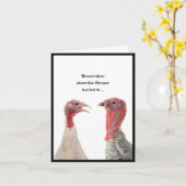 Humorose Zwei Truthähne denken über Erntedank nach Karte (Gelbe Blume)