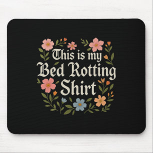Humorvolle Graphic Novelty zum Thema Bettfaulheit Mousepad