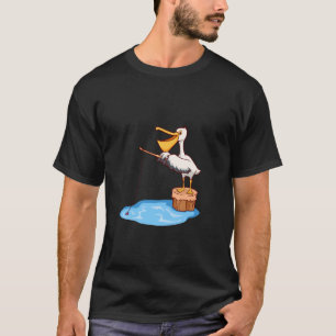 Humorvoller Cartoon Pelikan Angeln T-Shirt