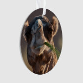 Hump Day Camel Feasting auf grünem Gras Ornament (Vorderseite)