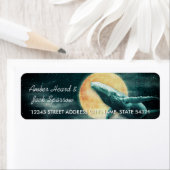 Humpback Whale fliegt auf die Moon-Adressenmarken (Insitu)