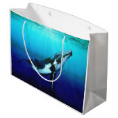 Humpback Whale Große Geschenktüte (Rückseite Schrägansicht)